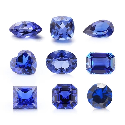 Những viên đá quý sapphire xanh được trồng trong phòng thí nghiệm với nhiều hình dạng và kích cỡ khác nhau để làm đồ trang sức