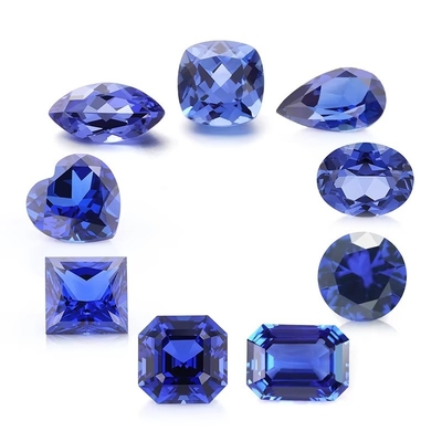 Những viên đá quý sapphire xanh được trồng trong phòng thí nghiệm với nhiều hình dạng và kích cỡ khác nhau để làm đồ trang sức
