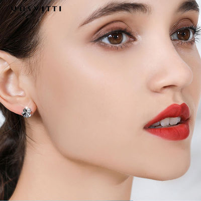 0,7 cm 0,07oz Bông tai đinh tán cỏ bốn lá 925 Bông tai bạc Sterling ODM